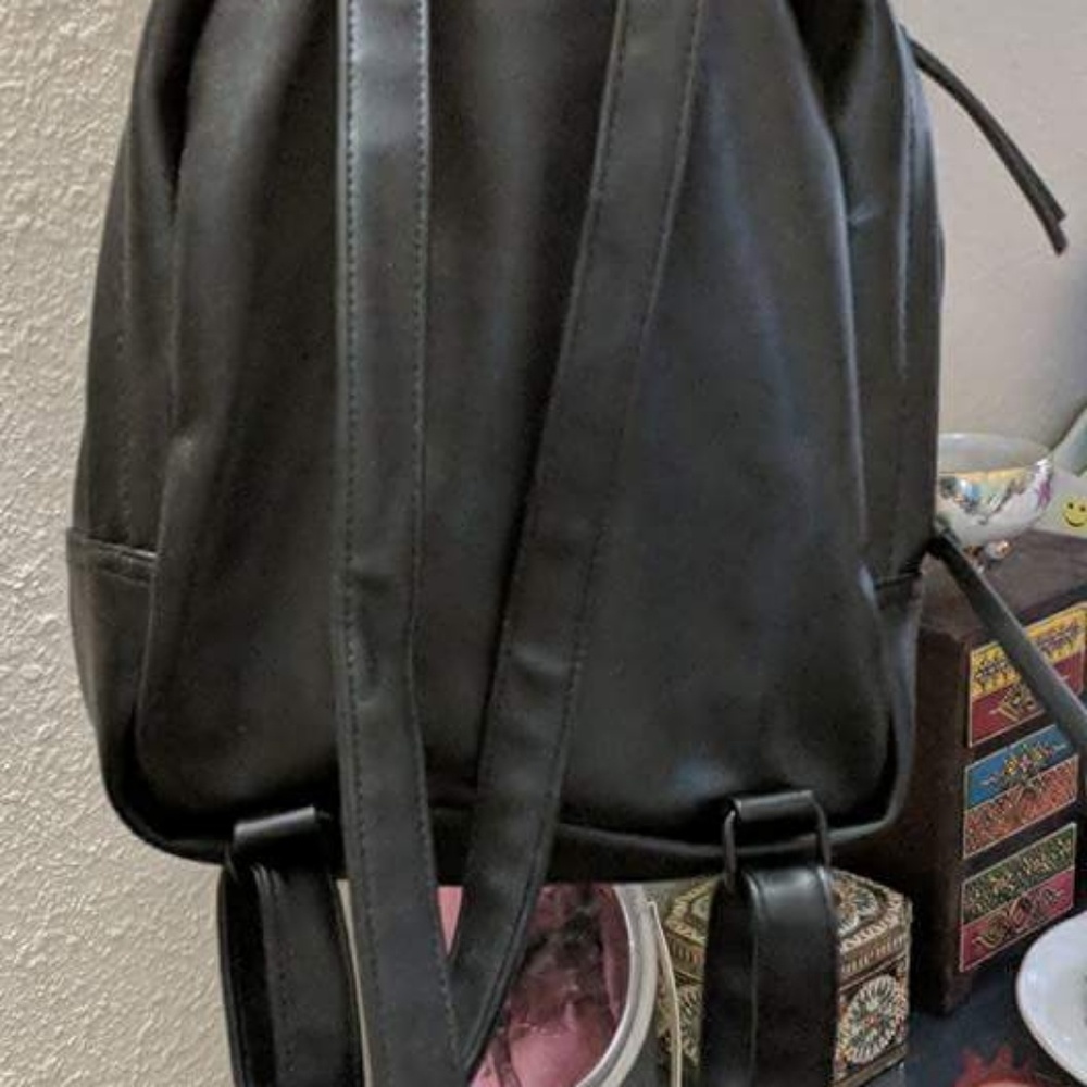 Black backpack - Picture 3 of 3